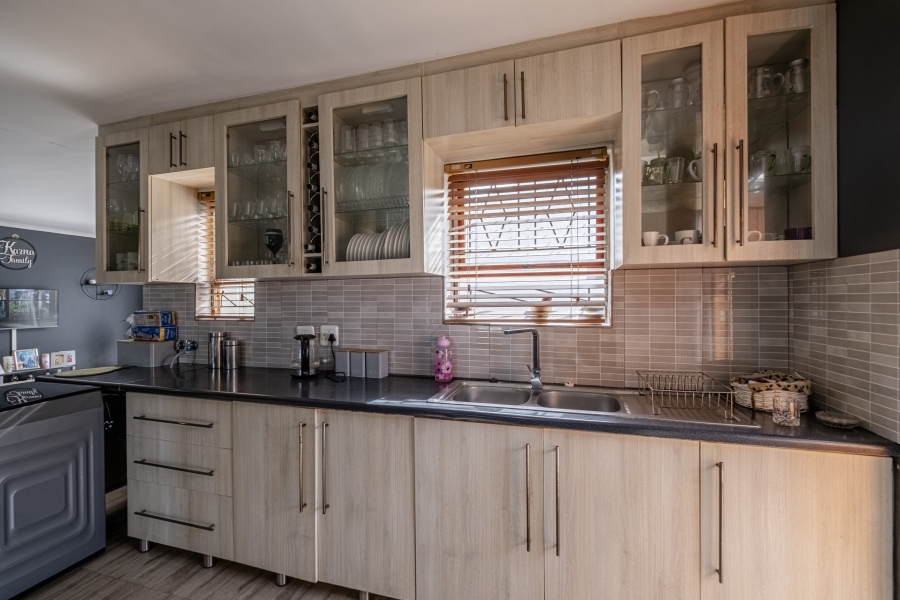 6 Bedroom Property for Sale in Summerstrand Eastern Cape